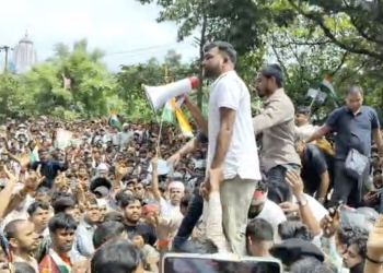 JLKM chief and MLA Jairam Mahato participating in the student protest march near the Vidhan Sabha in Ranchi