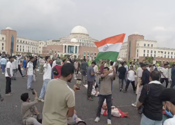 Police lathicharge and tear gas fired during JPSC-JSSC student protest near Vidhan Sabha in Ranchi
