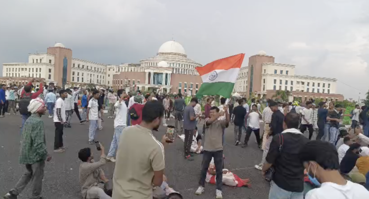 JPSC-JSSC Protest: विधानसभा गेट नंबर-1 तक पहुंचे छात्र, परिसर में डटे; मंत्री दूसरे गेट से निकले 1 Police lathicharge and tear gas fired during JPSC-JSSC student protest near Vidhan Sabha in Ranchi