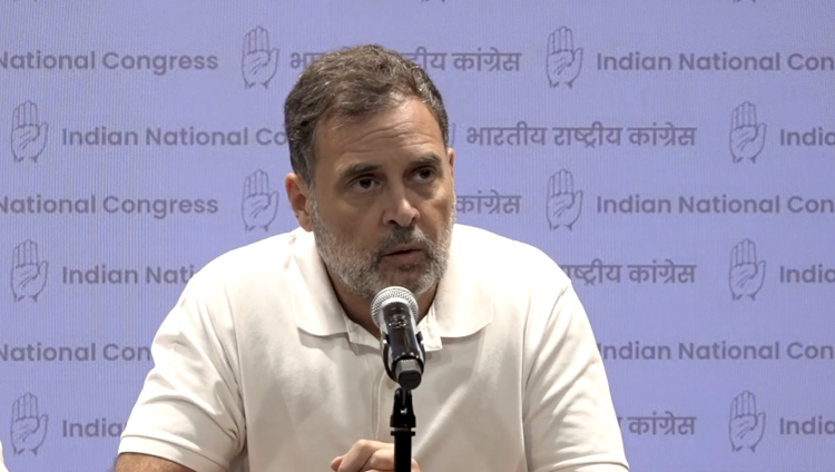 Rahul Gandhi speaking during a press conference about the JPSC-JSSC student protest