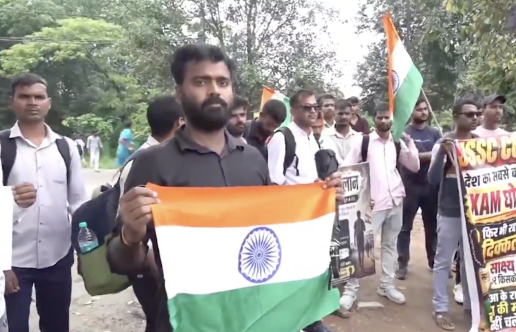 Protesting students gathered near the Old Vidhan Sabha in Ranchi over JPSC and JSSC exam irregularities