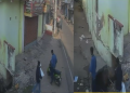 हजारीबाग में स्कूटी से 4 पिल्लों को ले जाते दो युवक (CCTV फुटेज)