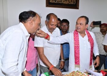 Jharkhand News: स्वास्थ्य मंत्री डॉ. इरफान अंसारी की पहल से सहायक आचार्यों का अनशन समाप्त