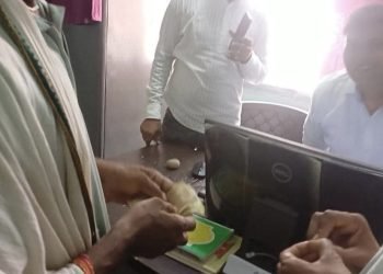 कोडरमा में वज्रपात पीड़ित परिवार से पारिवारिक सूची के नाम पर रिश्वत मांगने का आरोप