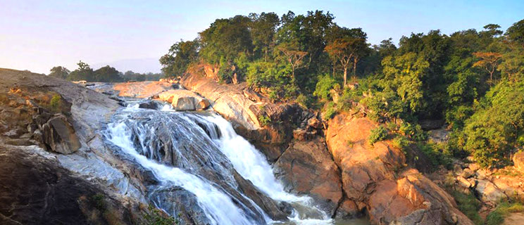 Jharkhand के टॉप 20 वॉटरफॉल्स: जानें कैसे पहुंचें, कब जाएं और क्या है खासियत 14 Suga Bandh Waterfall