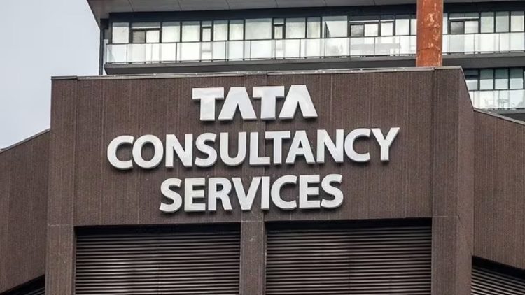 TCS Layoff: भारत में छंटनी के बीच UK में 5,000 नौकरियां देगी TCS, AI पर बड़ा दांव 1 TCS Layoffs: Amid job cuts in India, TCS to create 5,000 jobs in the UK; placing a big bet on AI.
