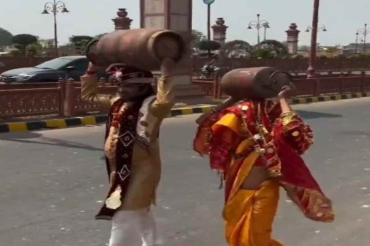 Amid the LPG crisis, a unique video of a newlywed couple carrying a cylinder on their head goes viral.