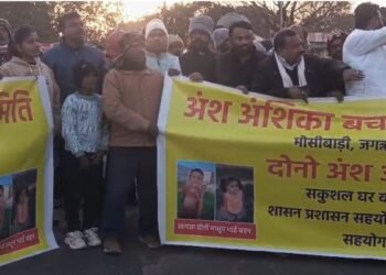 A torchlight procession was taken out in the evening to mark the return of Ansh-Anshika in Dhurwa, causing uproar at Birsa Chowk.