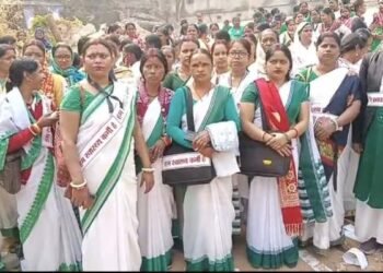 Sadar Hospital turns into a battlefield: Health workers protest fiercely over boundary wall dispute