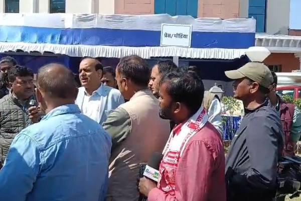 Jharkhand Budget Session 2026: Journalists boycotted the session on the first day, raising questions about security rules.