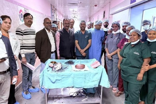 Ranchi Sadar Hospital achieves historic milestone, successfully removes 17-year-old 5-kg tumor