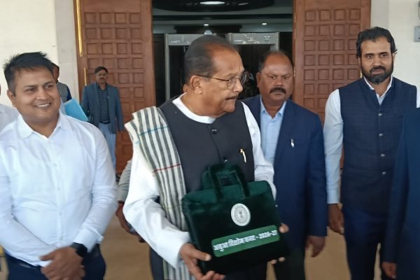 45,000 jobs and 750 affordable medicine centers! Learn about the major benefits the Jharkhand Budget 2026-27 offers the public.