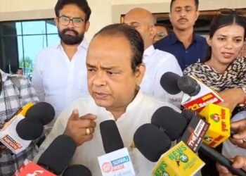 The minister is saying there is a crisis, the administration is saying everything is fine… who is telling the truth in Ranchi?