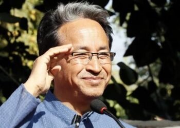 The minister is saying there is a crisis, the administration is saying everything is fine… who is telling the truth in Ranchi?