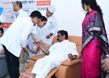 CM Hemant Soren donated blood in the Assembly, saying – one unit of blood can save many lives.