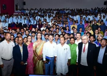 A pharmaceutical factory will be built in Jharkhand, with recruitment for 7,300 ANM and GNM positions imminent; thousands of employment opportunities will open up for the youth.