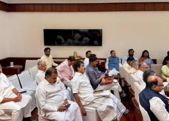 Parliament clashes over women's reservation: 3 bills introduced to increase quota to 33% and Lok Sabha seats to 850