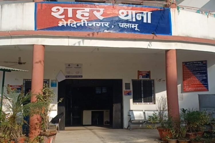 Palamu News: Major police action in Medininagar, two marijuana smugglers arrested