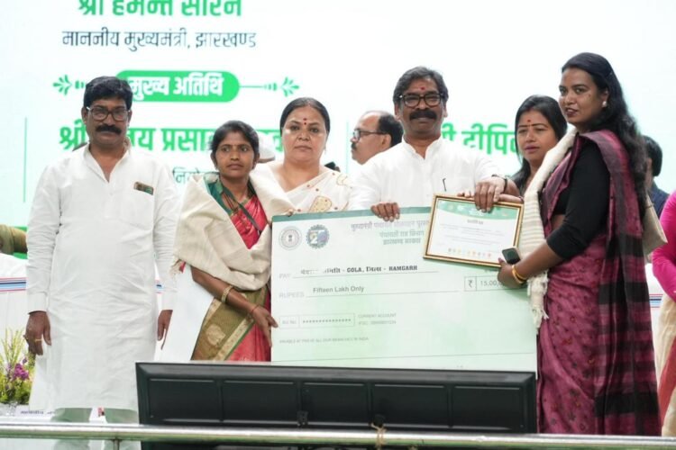 Big statement of Minister Deepika Pandey Singh in the Chief Minister Panchayat Incentive Award Ceremony