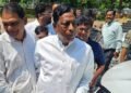 Former minister Alamgir Alam comes out of jail, crowd of supporters gathers