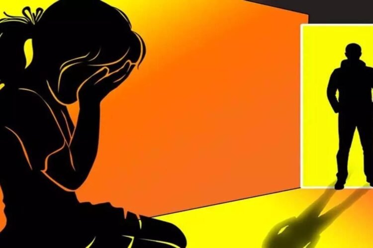 Giridih: A 14-year-old girl gave birth to a child in the toilet of Sadar Hospital, her maternal uncle turned out to be the culprit.