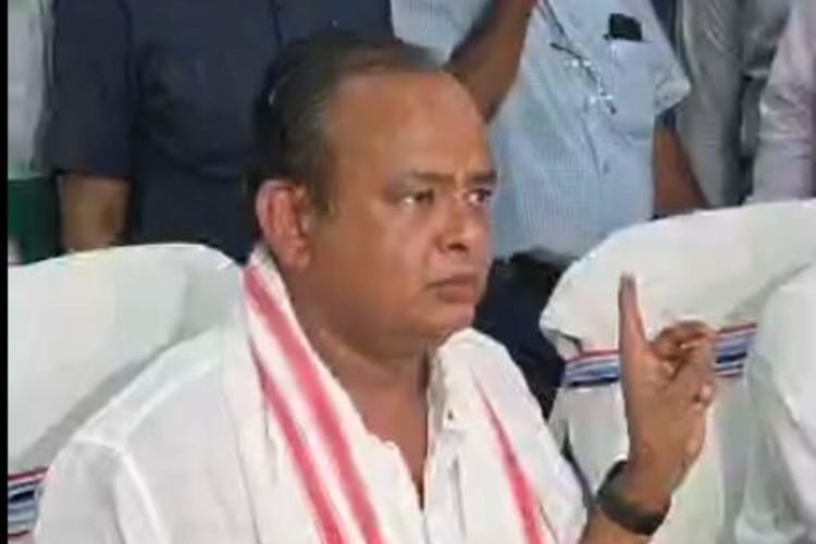 Health Minister Irfan Ansari will file an FIR against Babulal Marandi.