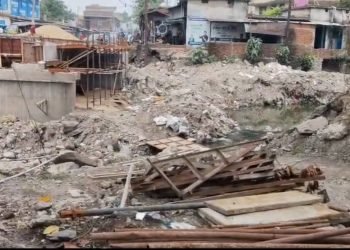 Dhanbad News: Attempted theft at under-construction bridge project foiled; miscreants pelted stones following resistance; police have stepped up security.