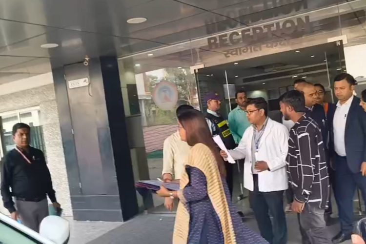 Following CM Hemant Soren's order, an investigation team arrived at Raj Hospital and seized the patient's documents.