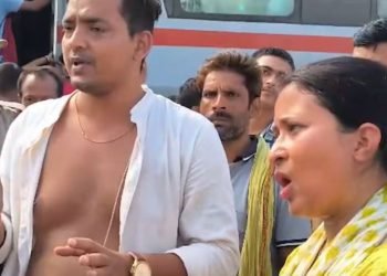 Jharkhand News Allegation of assault on a female Sub-Inspector, her husband, and child aboard the Gaya-Howrah Express.