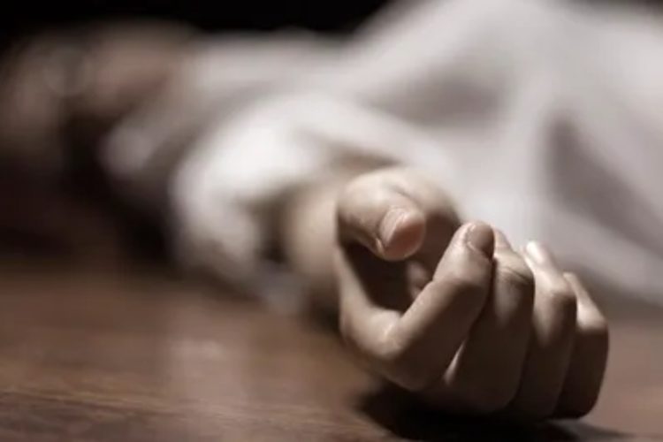 Pakur Murder: घर में अकेली सो रही महिला की सिर कूचकर हत्या, इलाके में सनसनी 1 Pakur Murder: Woman sleeping alone at home bludgeoned to death; sensation in the area.