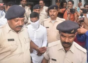 Jamshedpur DD Bar Murder Case: Vishwanath Mandal, carrying a reward of ₹2 lakh, surrenders in court; SIT investigation could lead to major revelations.