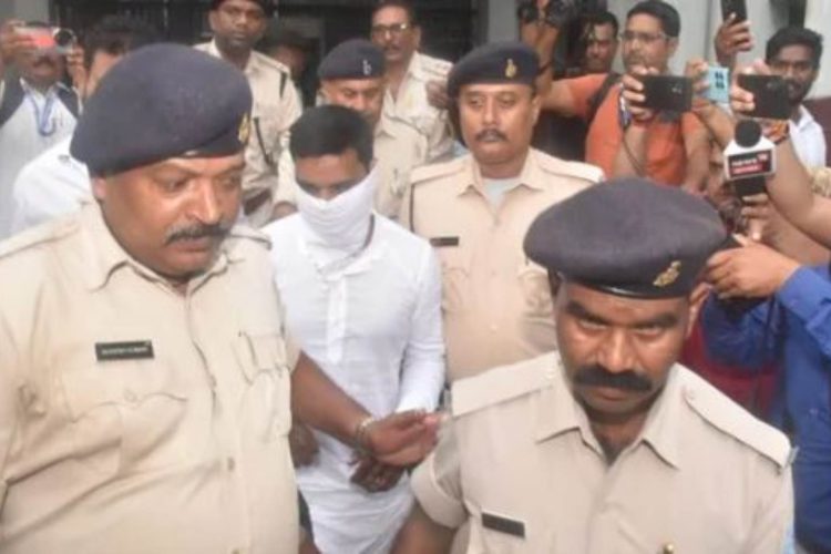 Jamshedpur DD Bar Murder Case: Vishwanath Mandal, carrying a reward of ₹2 lakh, surrenders in court; SIT investigation could lead to major revelations.