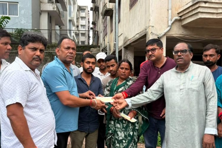 Family of worker who died of electrocution in Jamshedpur receives ₹10 lakh compensation; payment made following Saryu Roy's intervention.