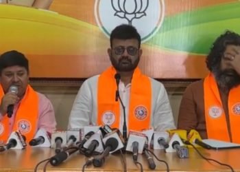 Police raid on the BJP District President's house in Jamtara heats up politics; BJP alleges political vendetta.