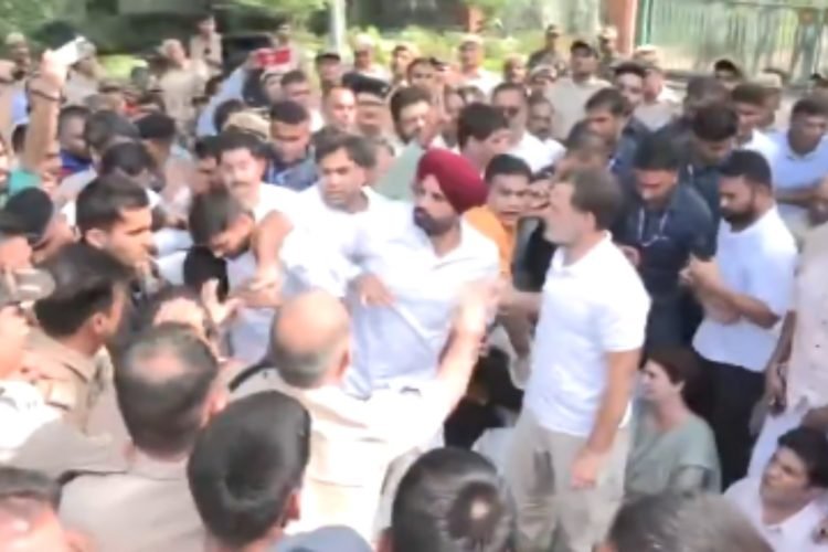 NEET Protest: From Sharad Pawar to Kejriwal—who stood by the students at Jantar Mantar? Congress's secret march to the PM's residence.