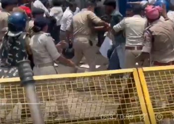 Bihar Bandh: Chaos in Patna over NEET paper leak; protesters climb mobile tower, lathi-charge at Dakbungalow Crossing.