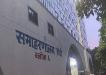 Chaos erupts at the SDO office in Ranchi Collectorate, with a government employee accusing lawyers of assault and casteist remarks.