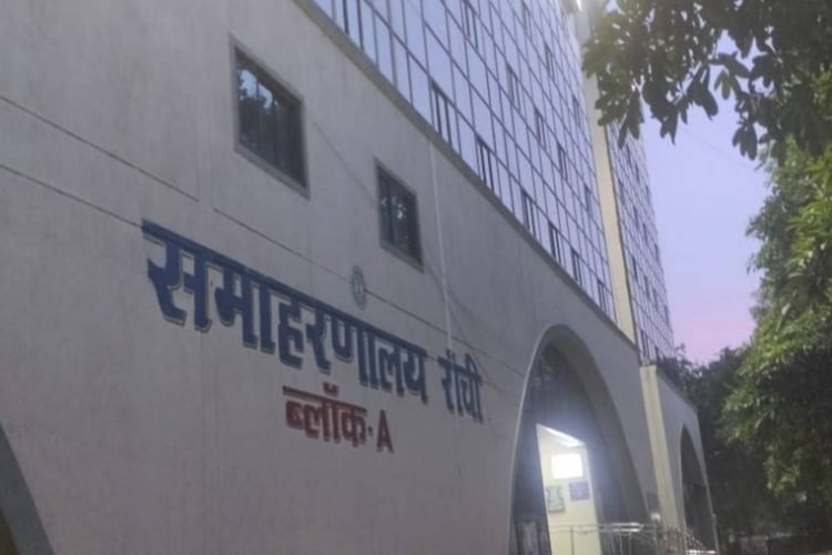 Chaos erupts at the SDO office in Ranchi Collectorate, with a government employee accusing lawyers of assault and casteist remarks.