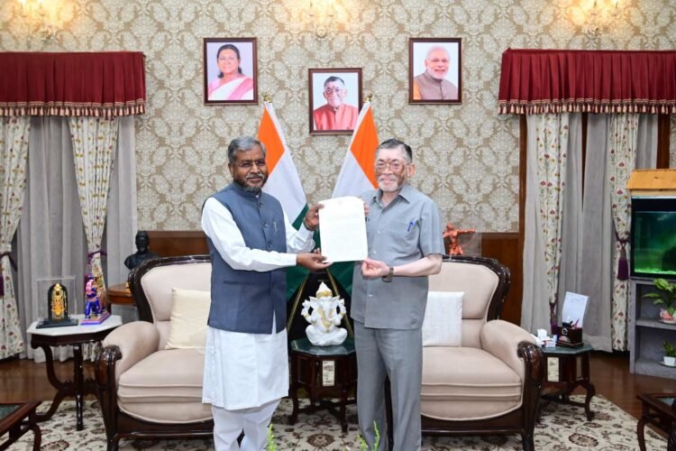 Babulal Marandi submitted a memorandum to the Governor, demanding a CBI inquiry into the Rs 750 crore liquor scam.