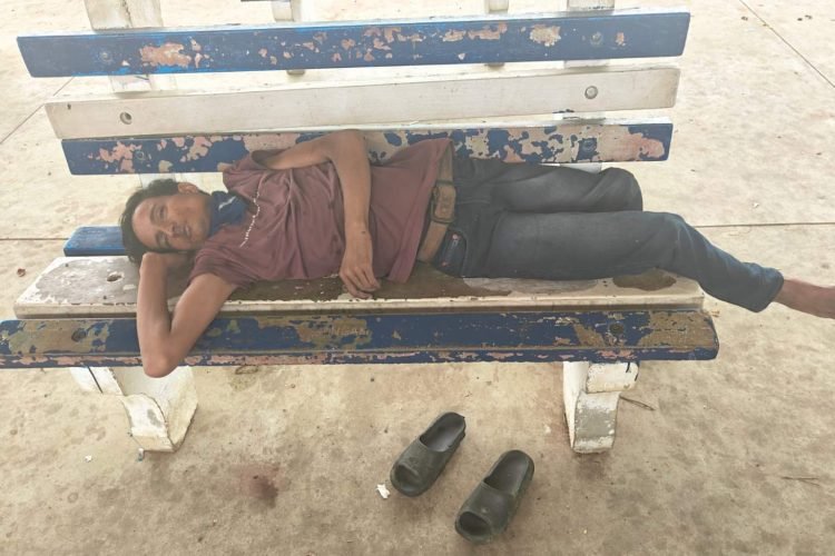 An unidentified body was recovered from platform number 2 of Latehar railway station, police engaged in investigation.
