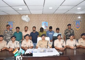 Extortion gang busted in Bokaro: Firing on police, 7 gang members arrested, leader injured!