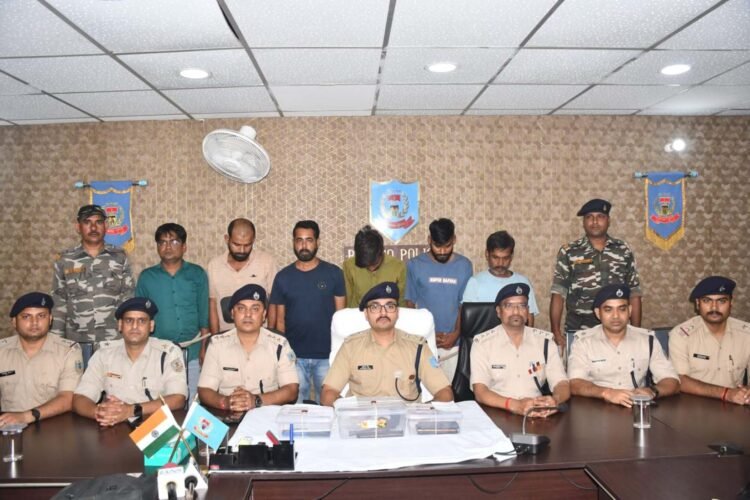 Extortion gang busted in Bokaro: Firing on police, 7 gang members arrested, leader injured!