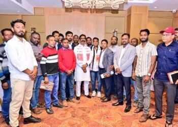 Hemant Soren strategized with JMM workers in Assam, calling it a historic opportunity for social justice.