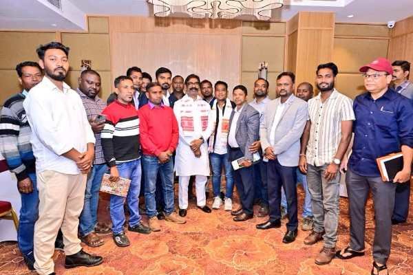 Hemant Soren strategized with JMM workers in Assam, calling it a historic opportunity for social justice.