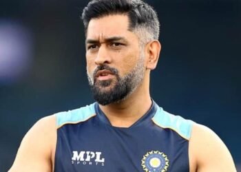 'Captain Cool' in trouble, Ranchi Housing Board issues notice to MS Dhoni