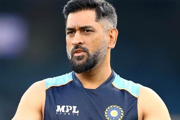 'Captain Cool' in trouble, Ranchi Housing Board issues notice to MS Dhoni