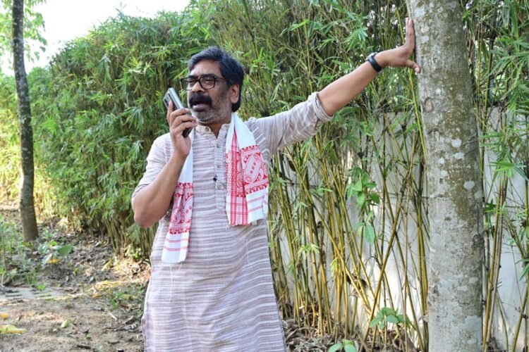 Hemant Soren and Kalpana Soren accuse the administration of blocking entry to rallies during the Assam elections.