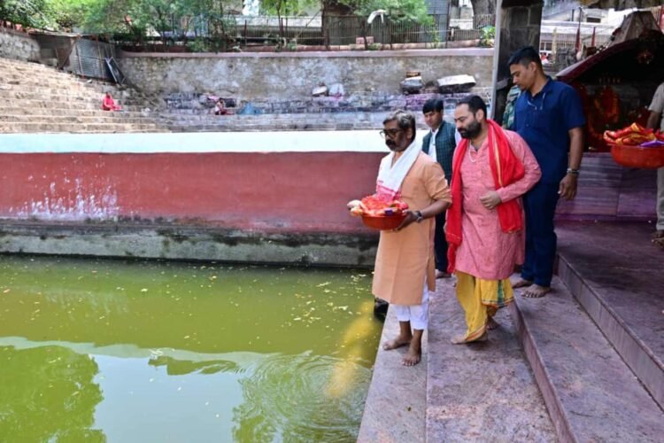 CM Hemant Soren offered prayers at Maa Kamakhya Temple, praying for the happiness and prosperity of Jharkhand.
