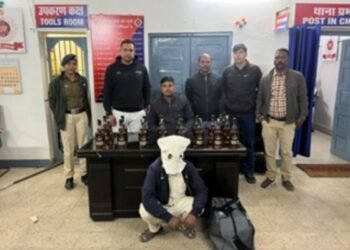 Hatia RPF seized a large consignment of illicit liquor, which was being prepared to be sold at a high price in Bihar.