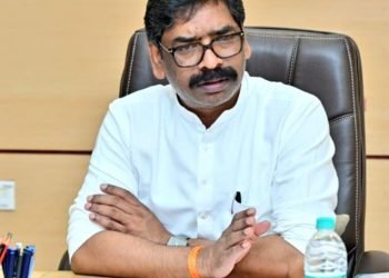 Major decision by Jharkhand Cabinet: Government employees to get credit facility, salary advance, and insurance benefits.